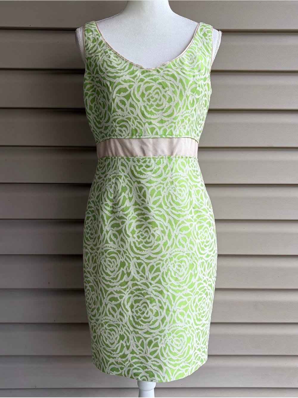 •Maggy London• Jacquard Rose Green/Cream V-Neck Sheath Dress - Size 8